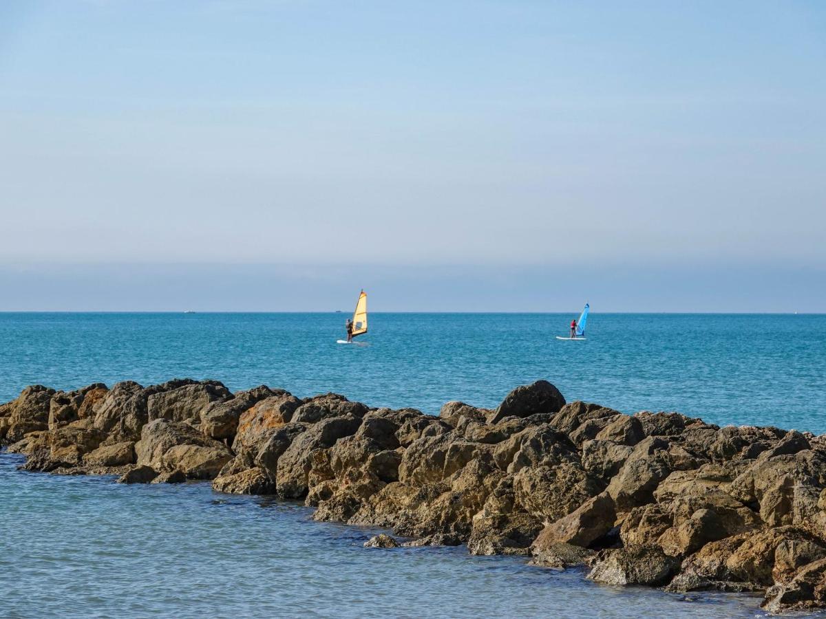 Hotel Camping Pleine Mer Vias Esterno foto
